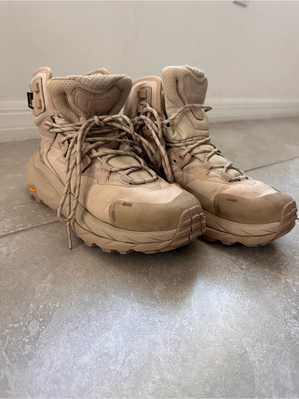 HOKA Kaha 2 Hiking Boots in Khaki Size 8